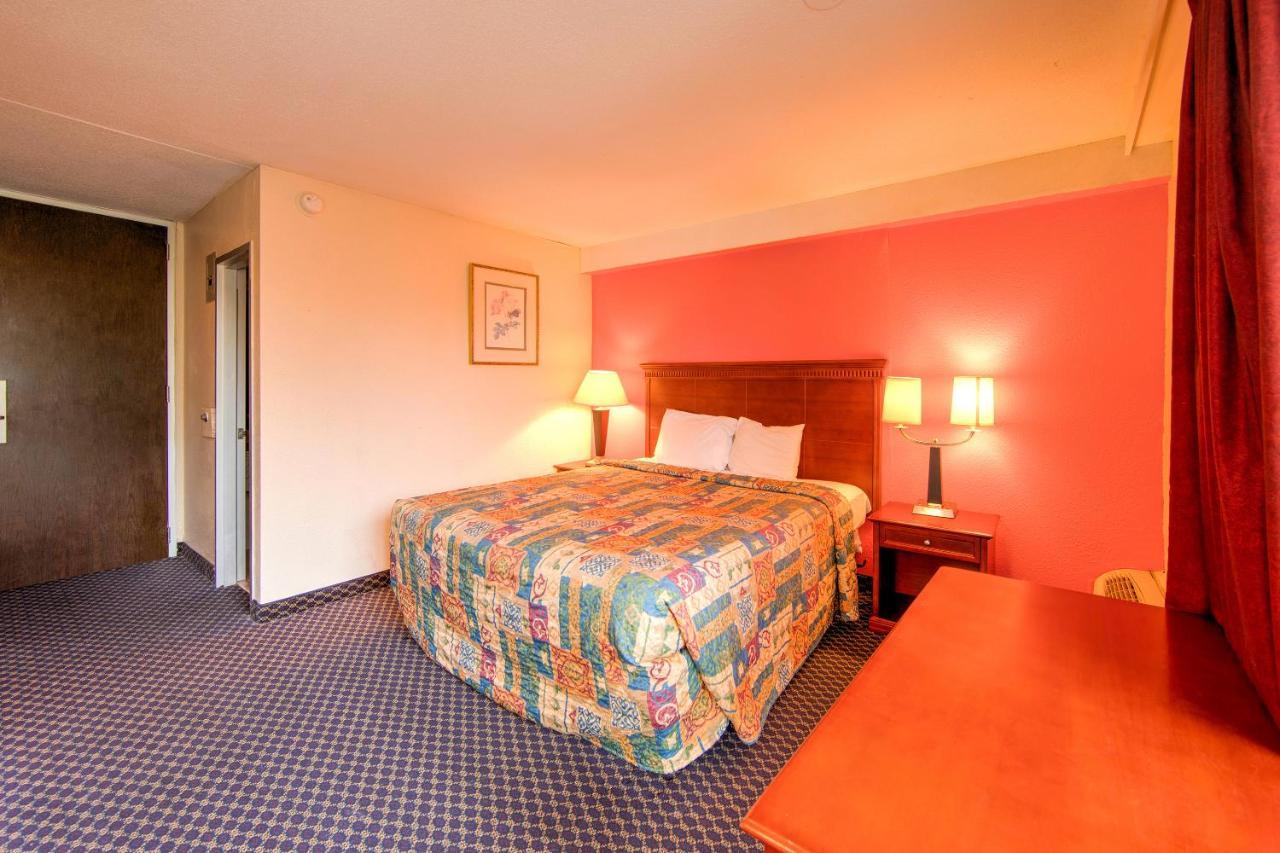 Travel Inn Petersburg Eksteriør billede