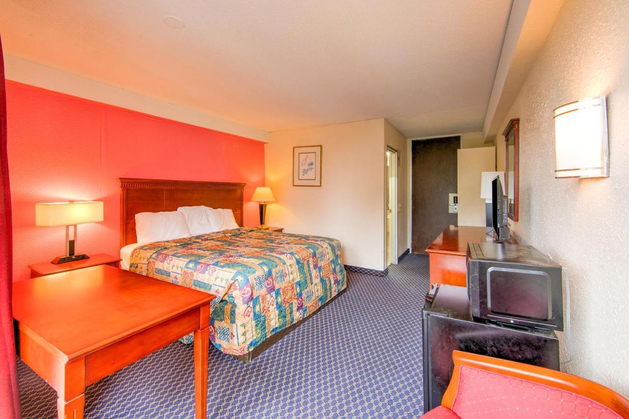 Travel Inn Petersburg Eksteriør billede